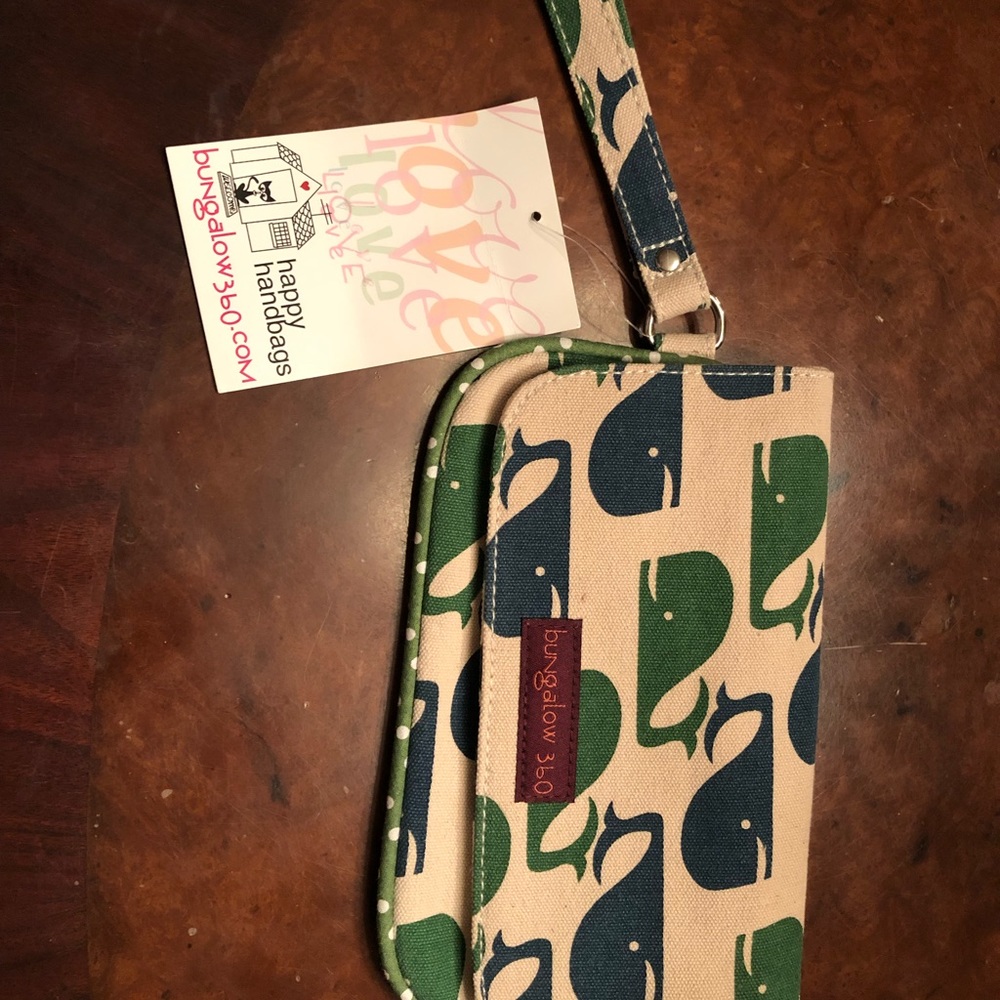 Bungalow 360 wristlet